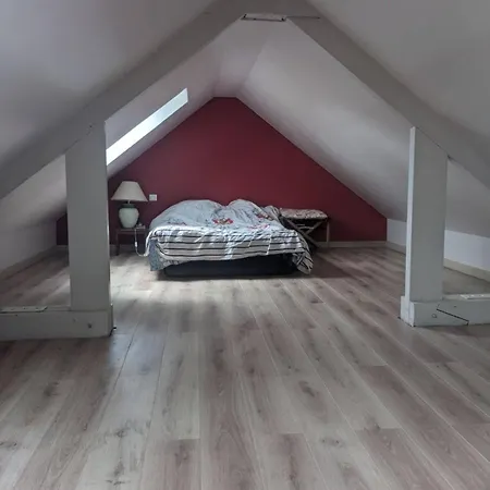 Grande D'hotes Dans Le Pre